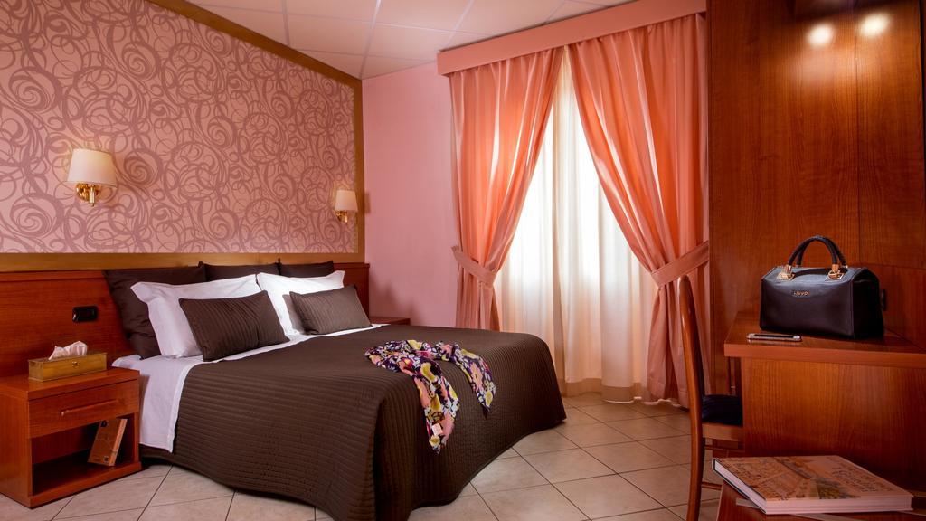 Bed & Breakfast In Vale&hillary Colosseo 2*