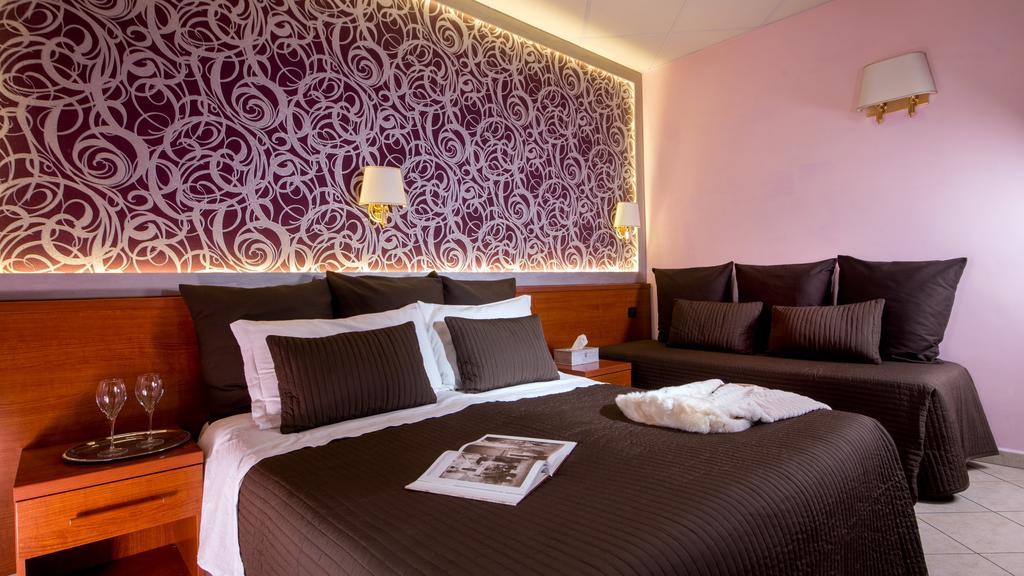 Bed & Breakfast In Vale&hillary Colosseo 2*