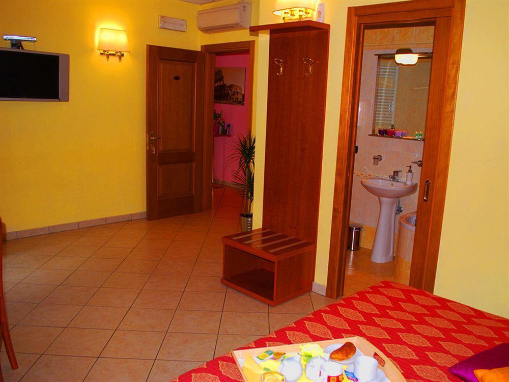 Bed & Breakfast In Vale&hillary Colosseo 2*