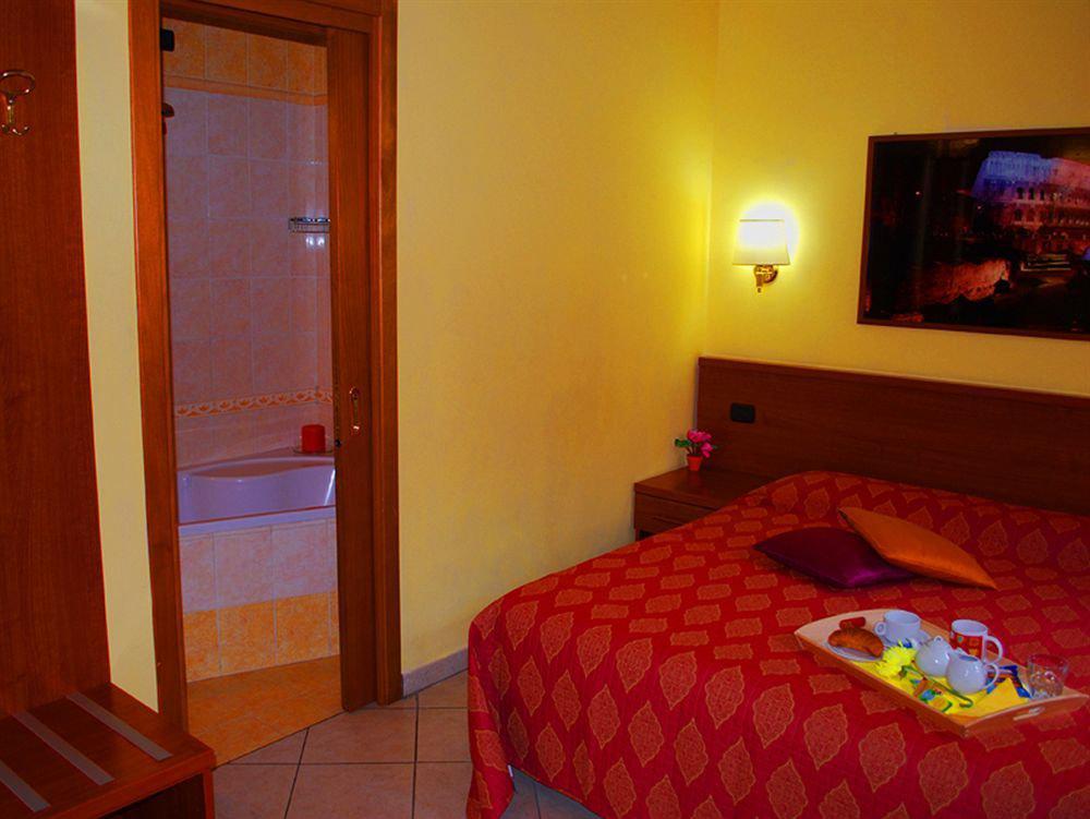 Bed & Breakfast In Vale&hillary Colosseo Roma